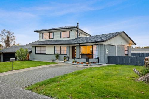 Owhata House | Rotorua Misty Lake Holiday Home