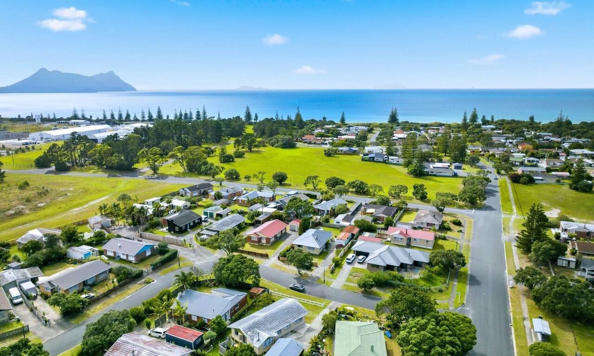Ruakaka House | Ruakākā Beach, Work, Relax, Fish, Surf