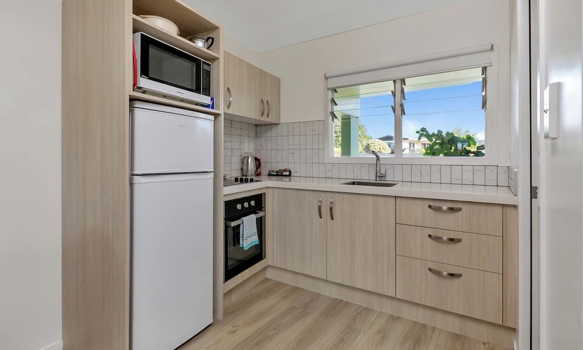 Ruakaka Hotel | Ruakaka Beach Front Motel