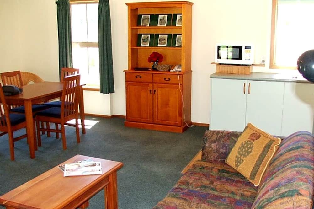 Athol Cottage | Rural Farm Stay Cottage with Full Kitchen on the South Island of New Zealand