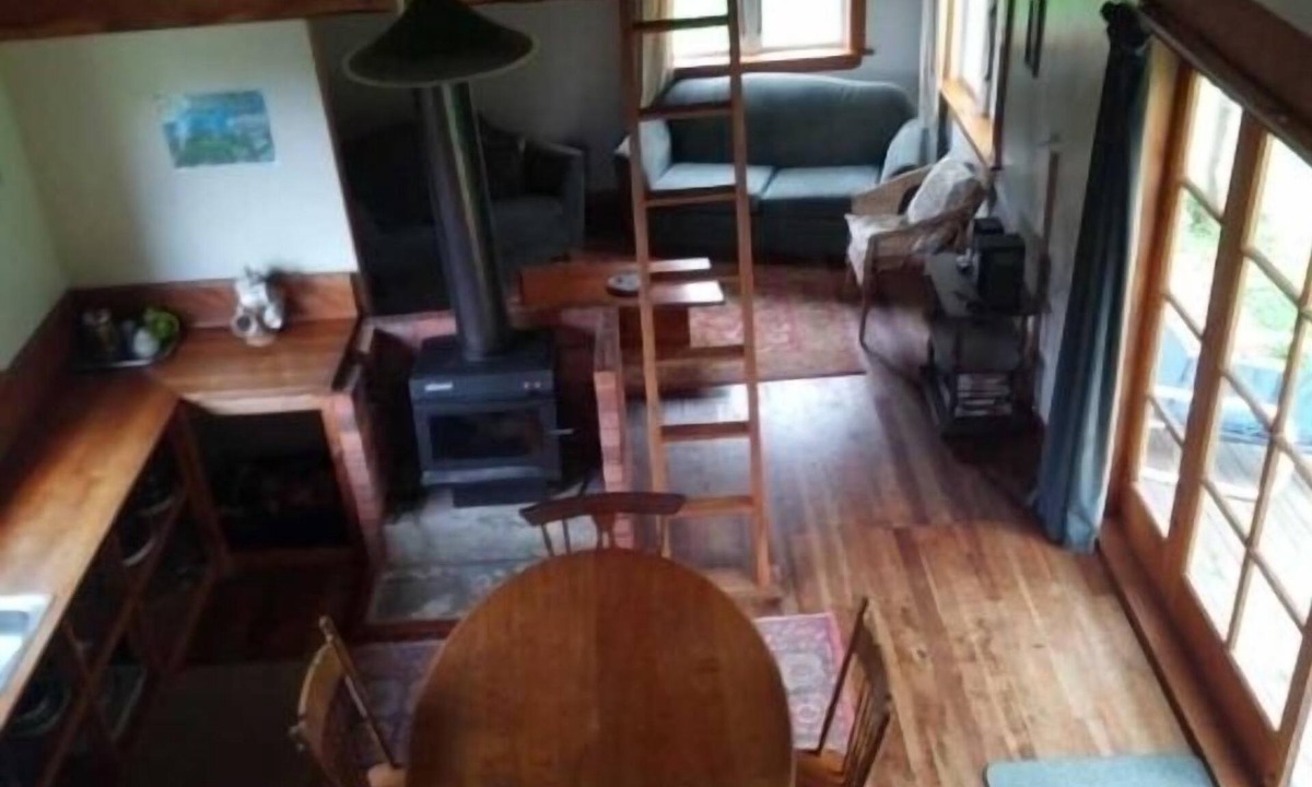 Collingwood Cottage | Ruru Cottage - cosy native forest hideaway
