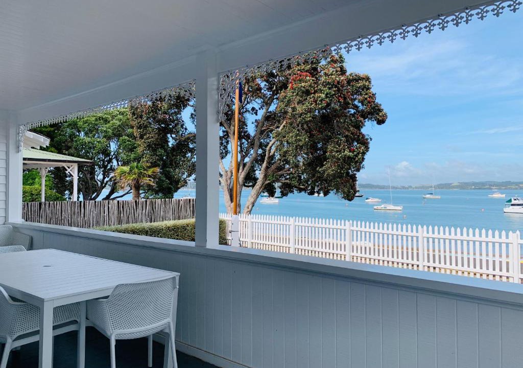 Russell Villa | Russell Accommodation - 9 The Strand - 4 Bedroom - Historic - Beach Front