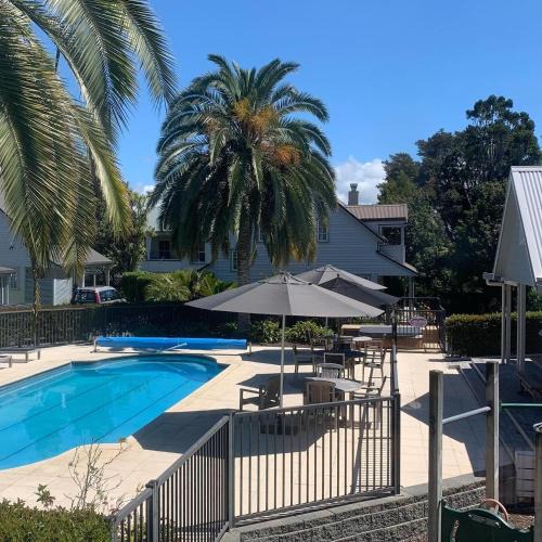 Russell House | Russell Cottages - Cooks Cottage 4 Bedroom - POOL-SPA-BBQ
