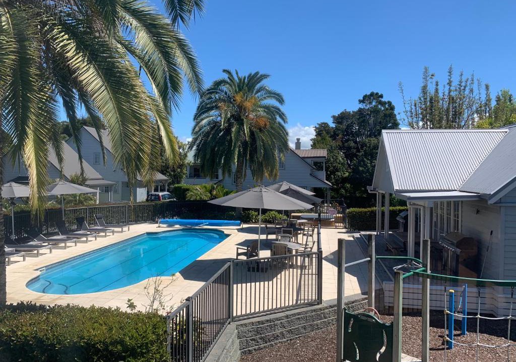 Russell House | Russell Cottages - Settlers Cottage - 3 Bedroom - POOL-SPA-BBQ