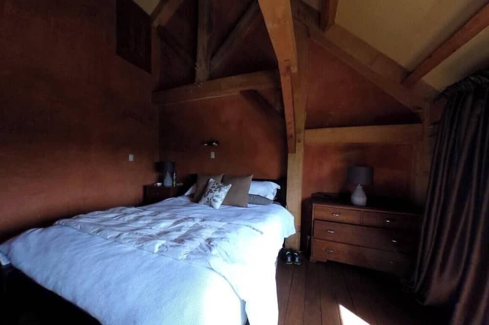 Waharoa Cabin | Rustic Vacation Rental for a Relaxing Getaway near Tauranga, North Island