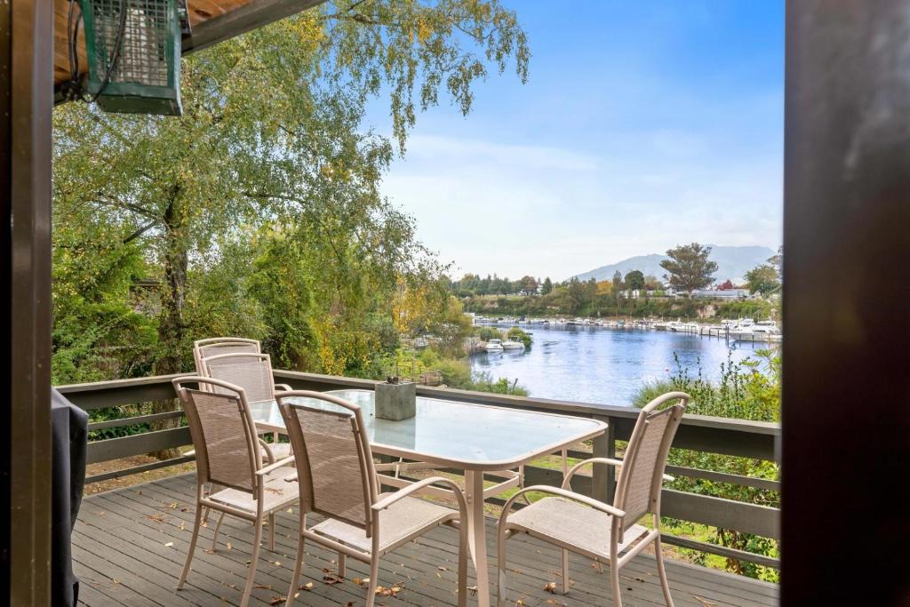Nukuhau House | Rutherfurd Lakehouse - Taupō Holiday Home