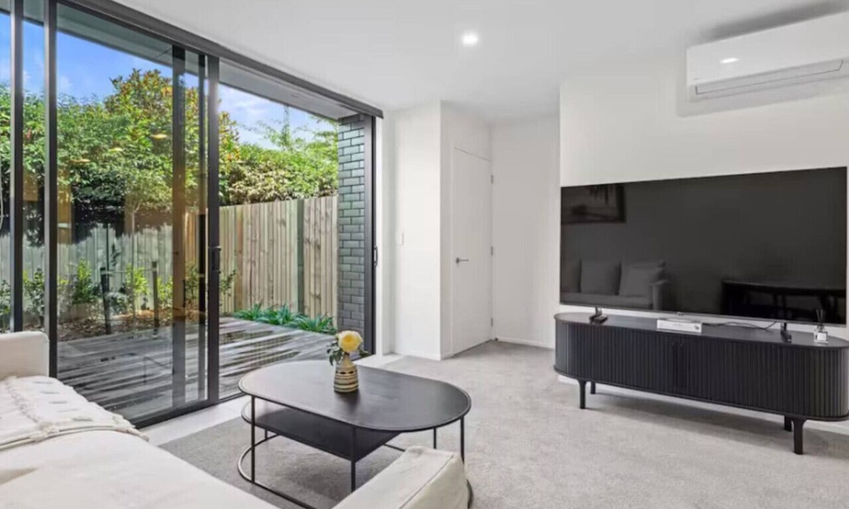 Saint Albans House | Sanctuary in St Albans: Chic 2-Bedroom Retreat