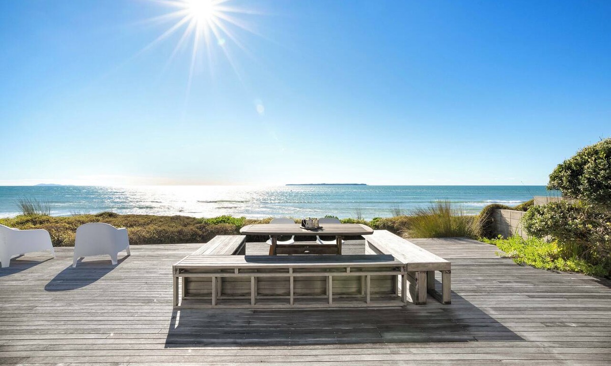 Papamoa Beach House | Sandbanks - Papamoa Holiday Home