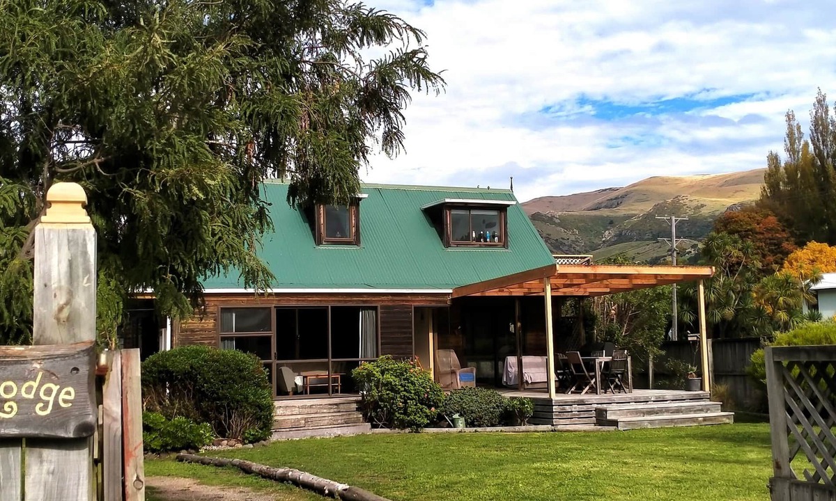 Christchurch District House | Sch hols avail INTERNET now installed view from all windows. Beach 15 sec stroll
