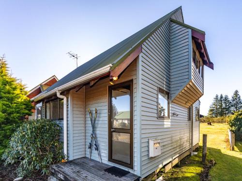 National Park Village House | Scottbase - Waimarino Holiday Home