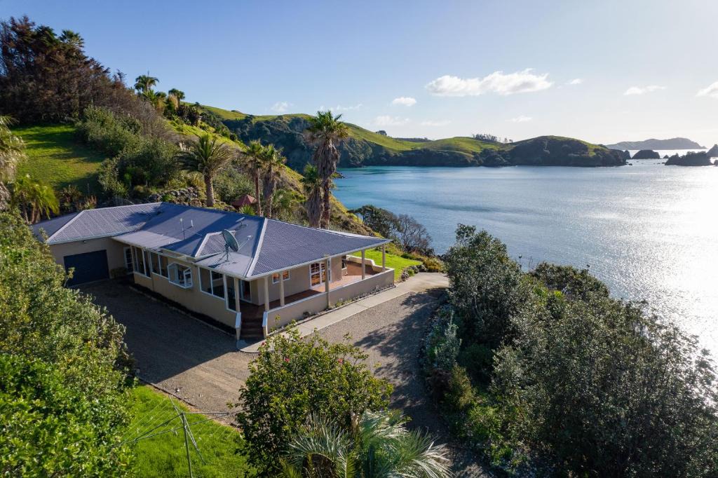 Mahinepua House | Seascape Point - Mahinepua Bay Clifftop Retreat