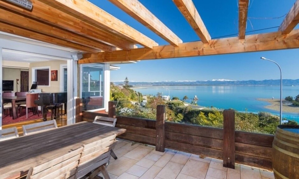 Britannia Heights House | Seaside Manor