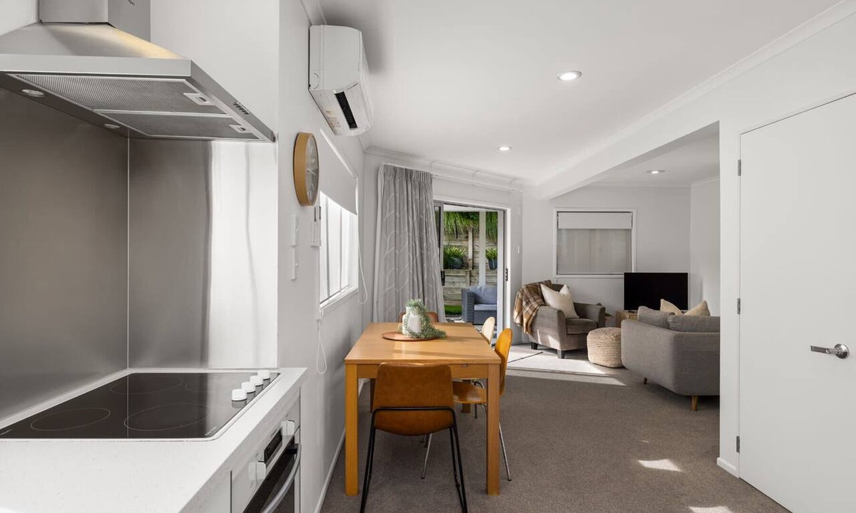 Mount Maunganui Apartment | Seaside Studio with Fully equipped kitchen