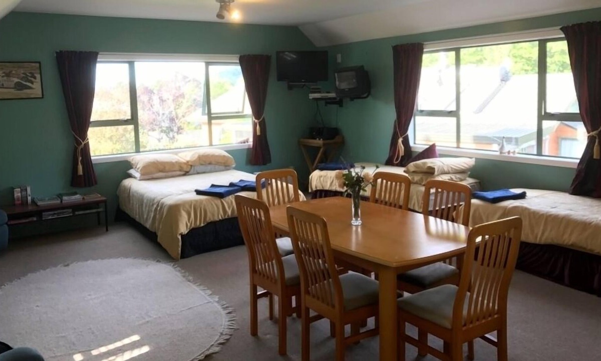 Turangi House | Self contained privacy