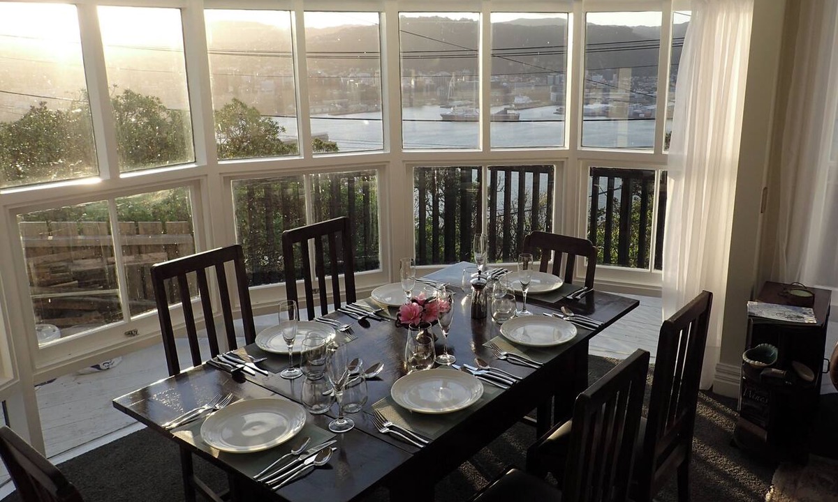 Wellington House | Sensational Views, 2 Car Parks, Close to Everything