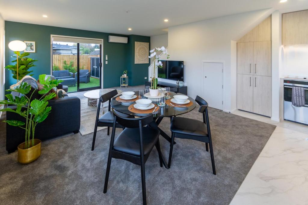 Christchurch Apartment | Serene Living 2 bed with Carpark