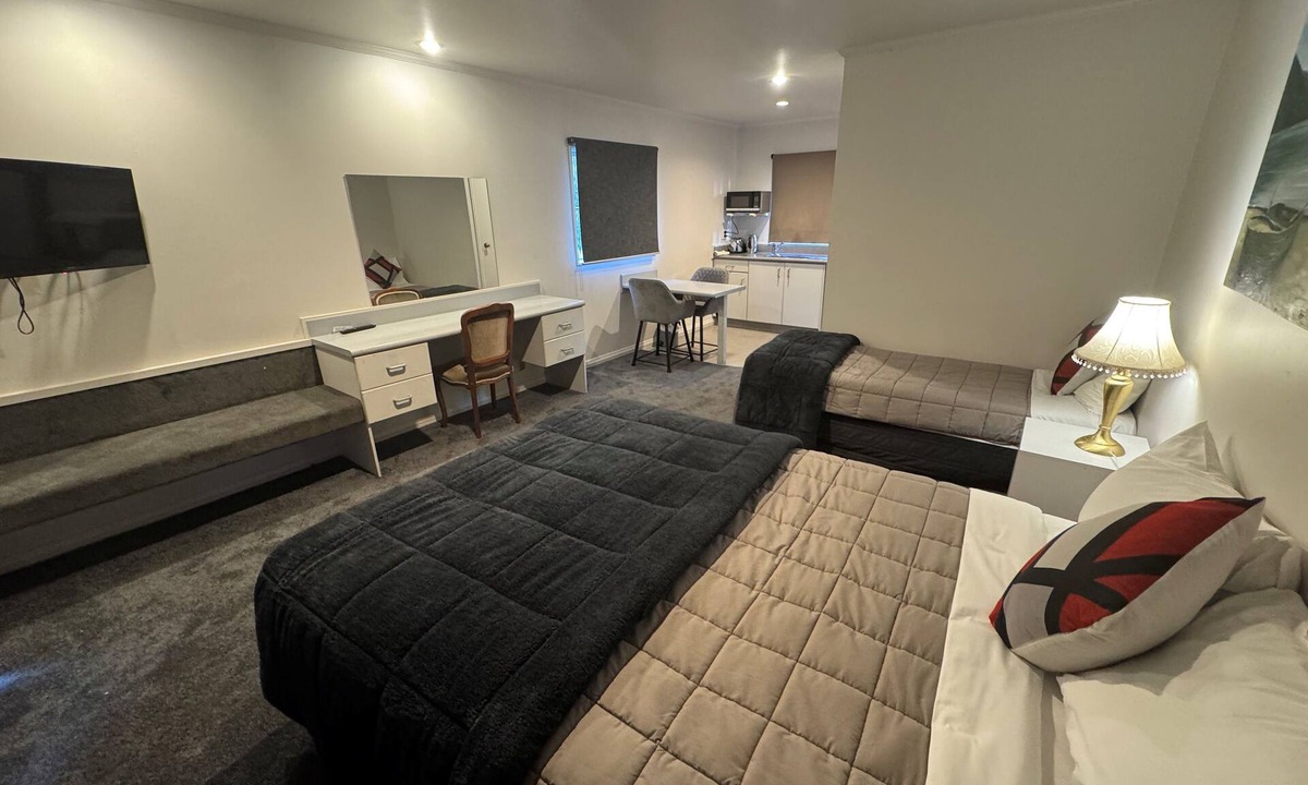 Petone Hotel | Settlers Motor Lodge
