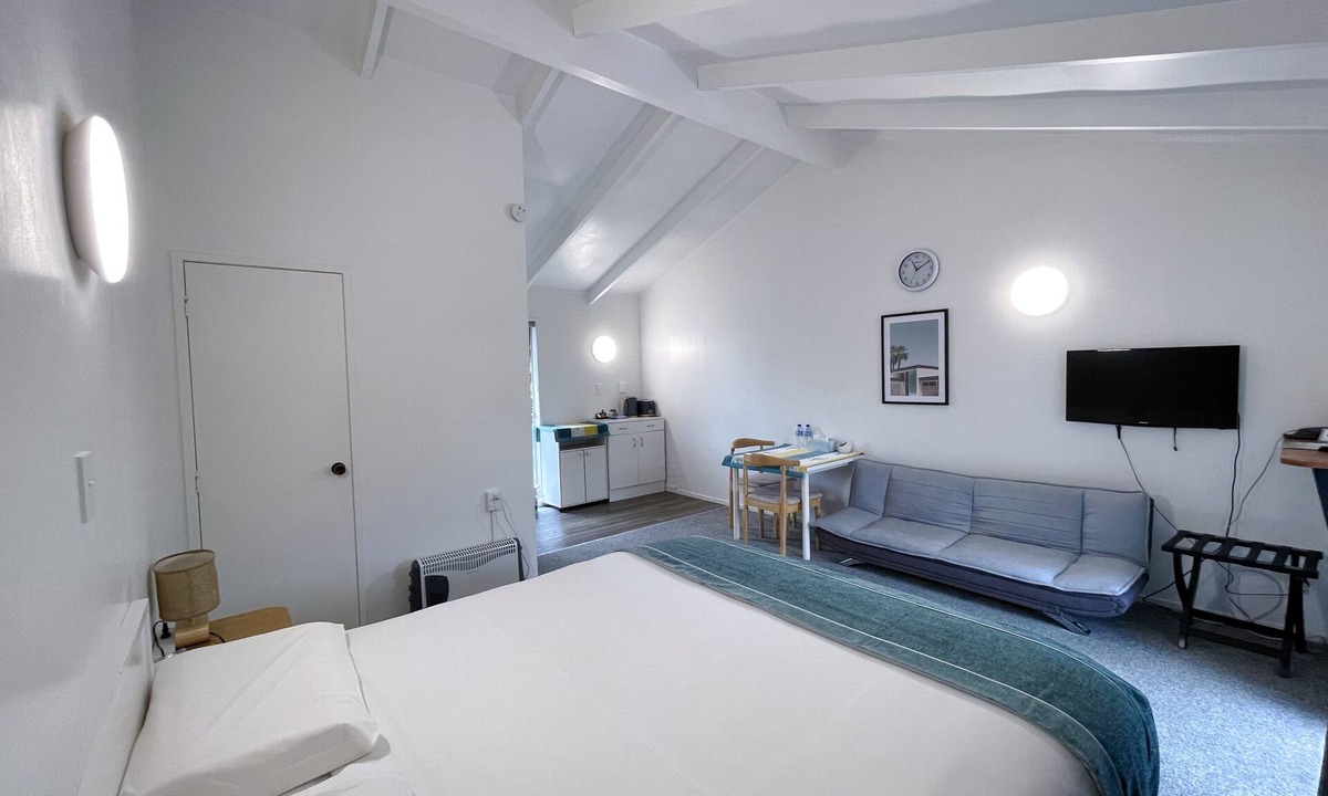 Epsom Hotel | Siesta Motel