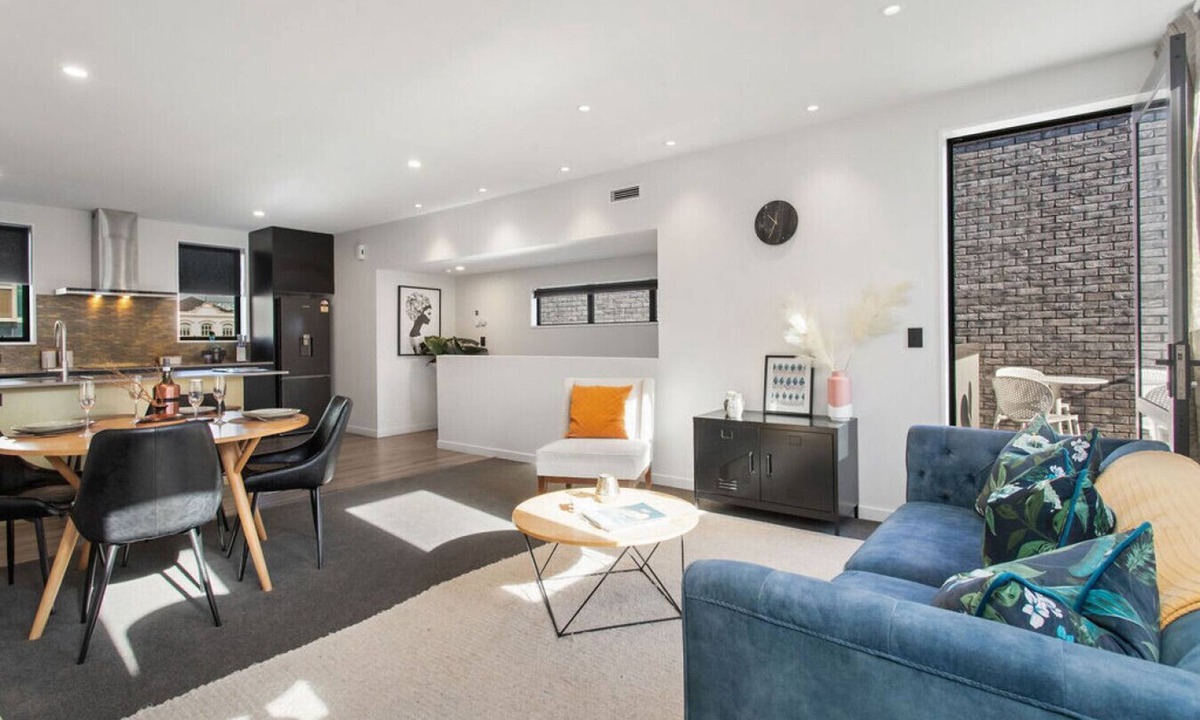Christchurch City Centre Apartment | Simply The Best CBD 3 Mins Plus Garage