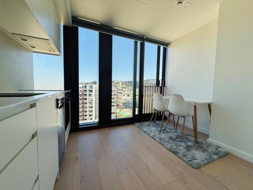 Te Aro Apartment | Sleek 1 bedroom apartment at Courtney