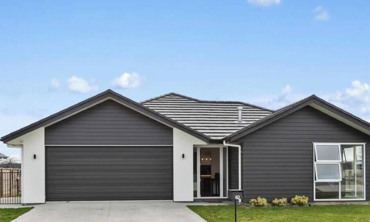 Wharewaka House | Sleeps 10/4BR - 3 min drive from Wharawaka beach