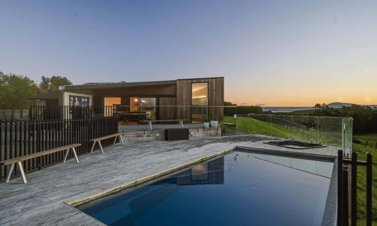 Tikitere House | Slice of Paradise - Swimming Pool, Spa Pool & Country Views