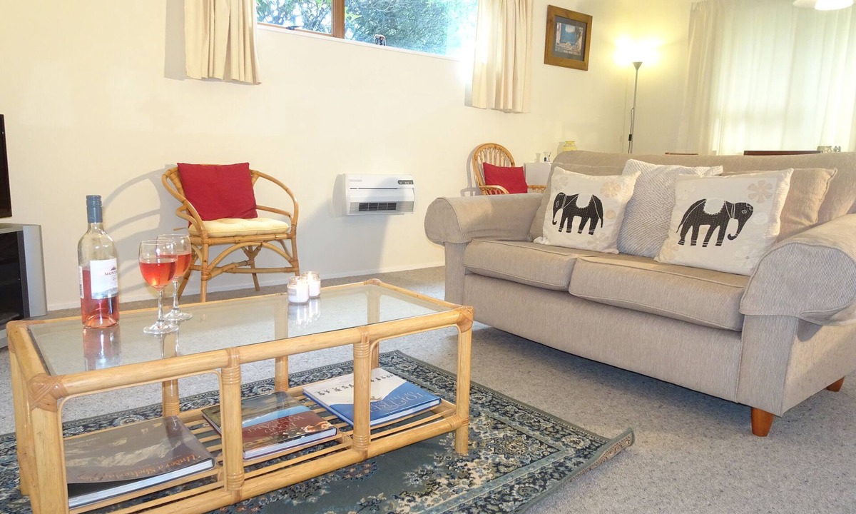 Turangi House | Smokebush Cottage - Free WiFi
