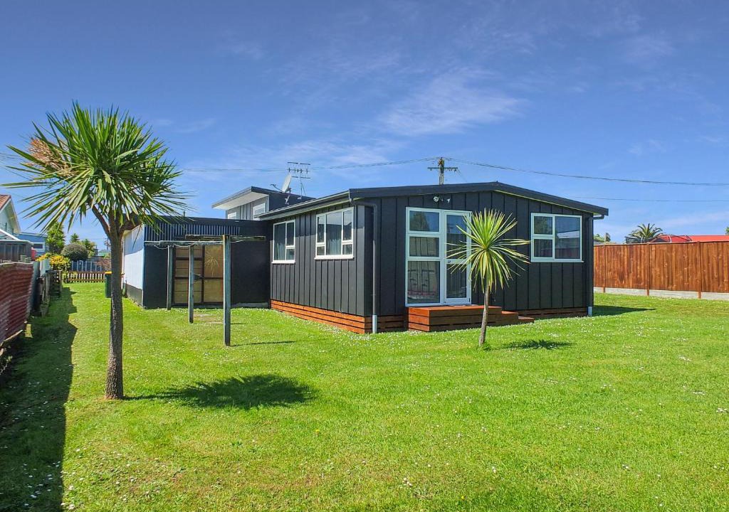 Foxton Beach House | Snapper Bach - Foxton Beach Holiday Home