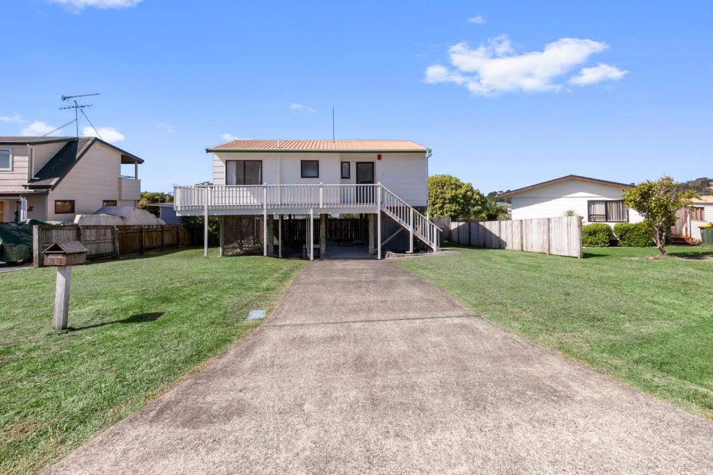 Snells Beach House | Snells Seaside Bach - Snells Beach Holiday Home