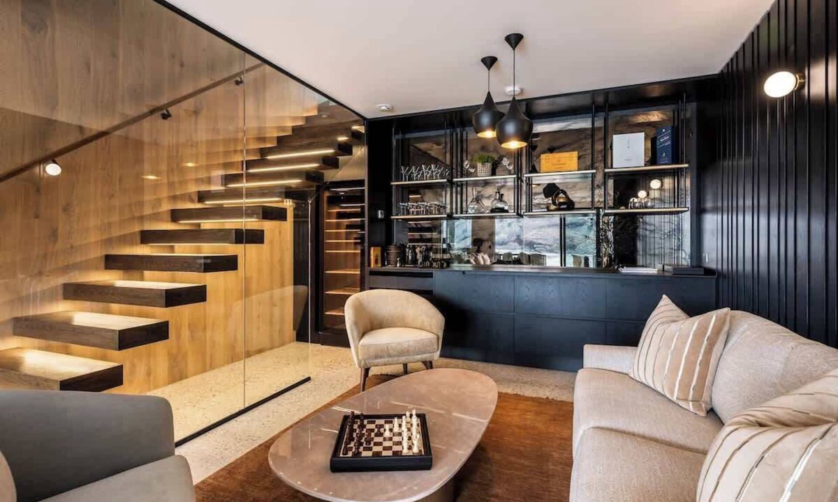 Queenstown City Centre House | Solara Lodge, 5BR, Hot Tub, Fireplace, BBQ & Sauna