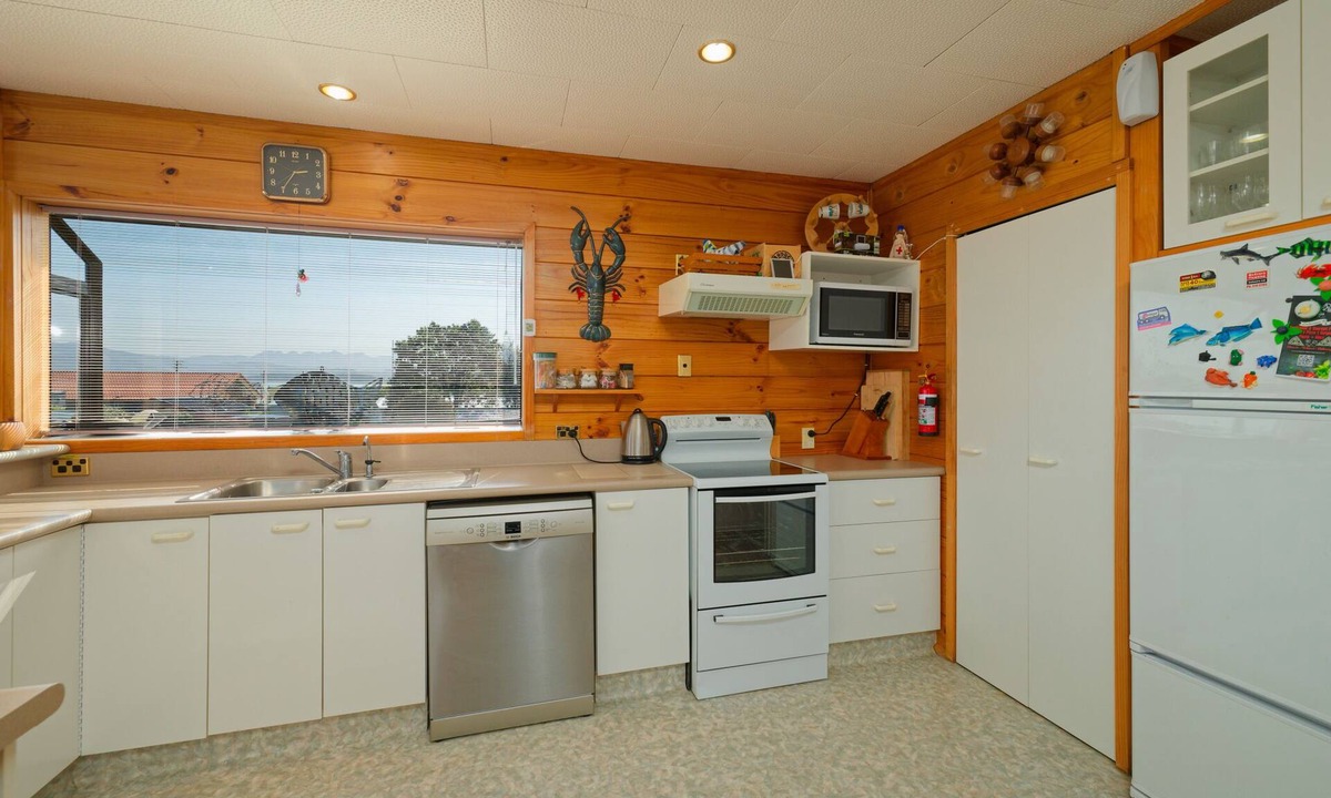 South Bay House | South Bay | Great View | Classic Kiwi Bach - KK922