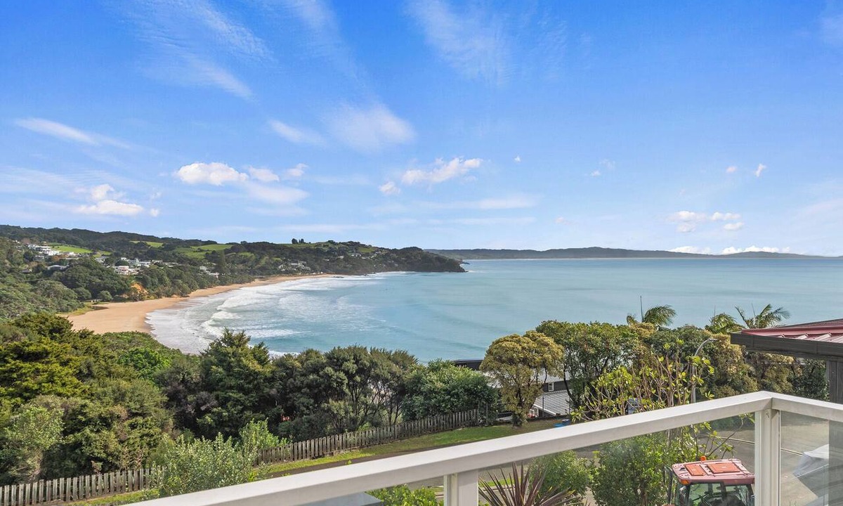 Langs Beach House | Spa and Surf Retreat - Langs Beach Holiday Home