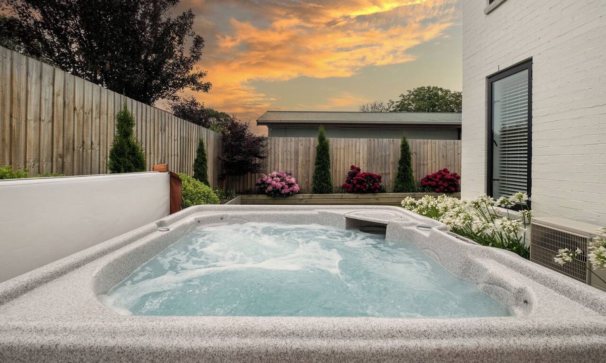 Spreydon House | Spa & Games | Family & Friends | Rare Find
