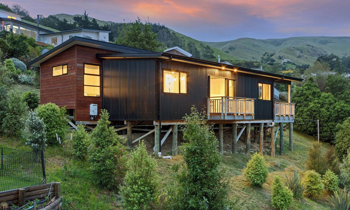Christchurch District House | Spa Pool, Sea and Stunning Views | Cass Bay Escape