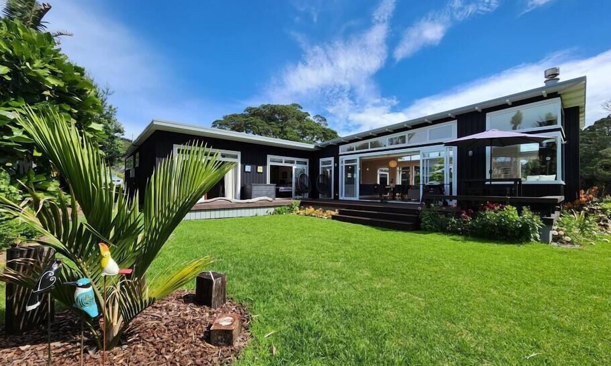 Hot Water Beach House | Spa Pool, stunning views of native trees and stream, steps away from the beach