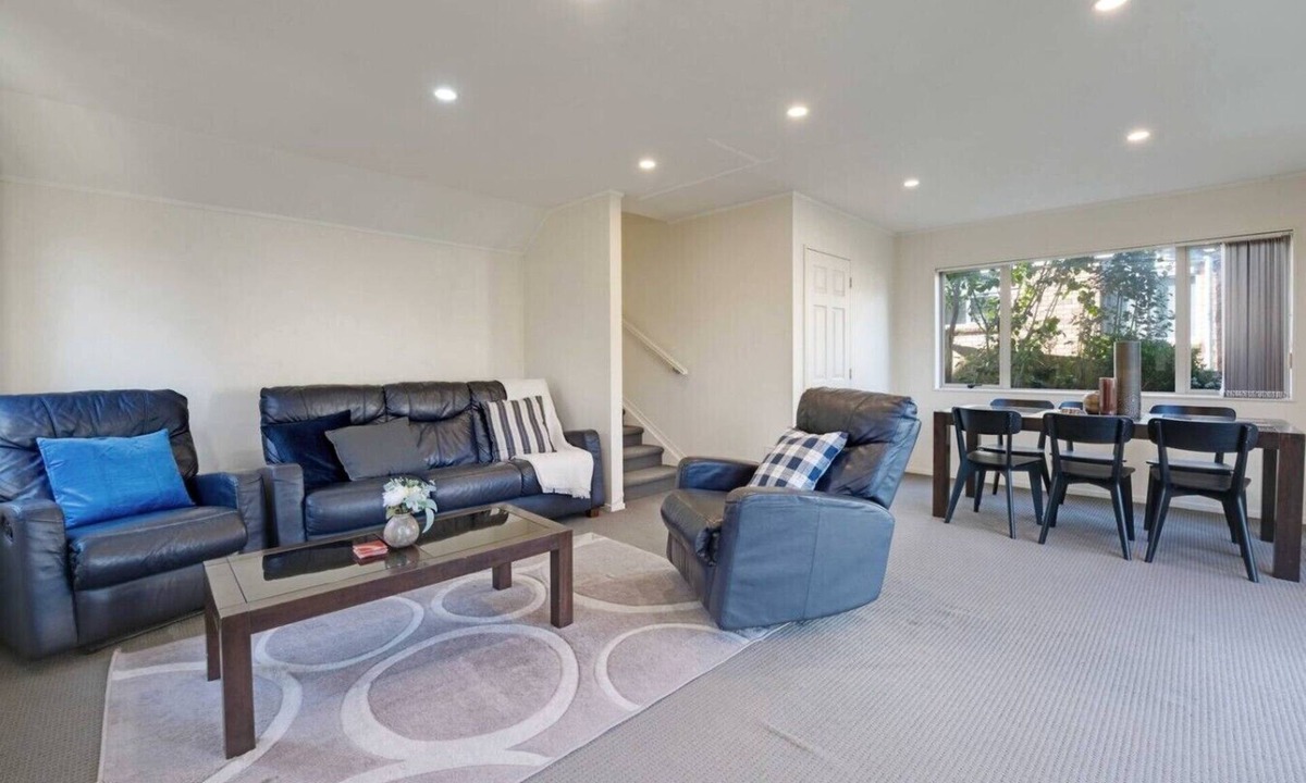 Mount Roskill House | Spacious Central 4BR Home in Mt Roskill w Parking