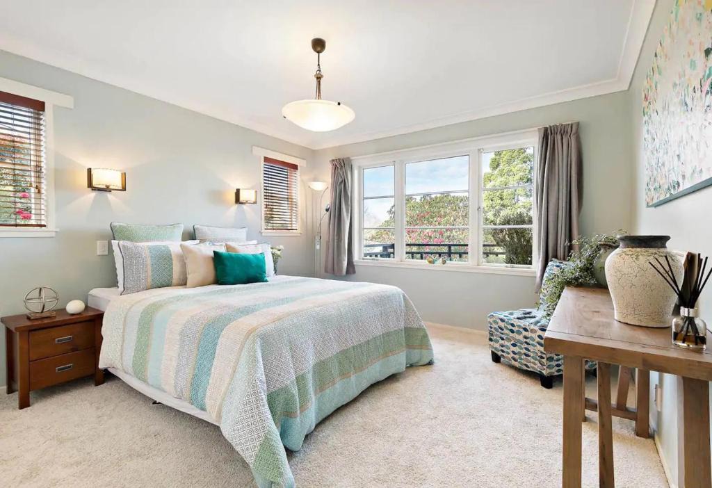 Epsom Villa | Spacious 5 Bedrooms House in Epsom