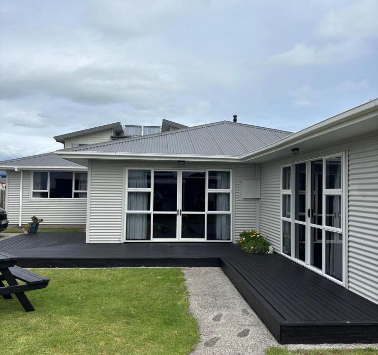 Westport House | Spacious beachside family home Carters Beach
