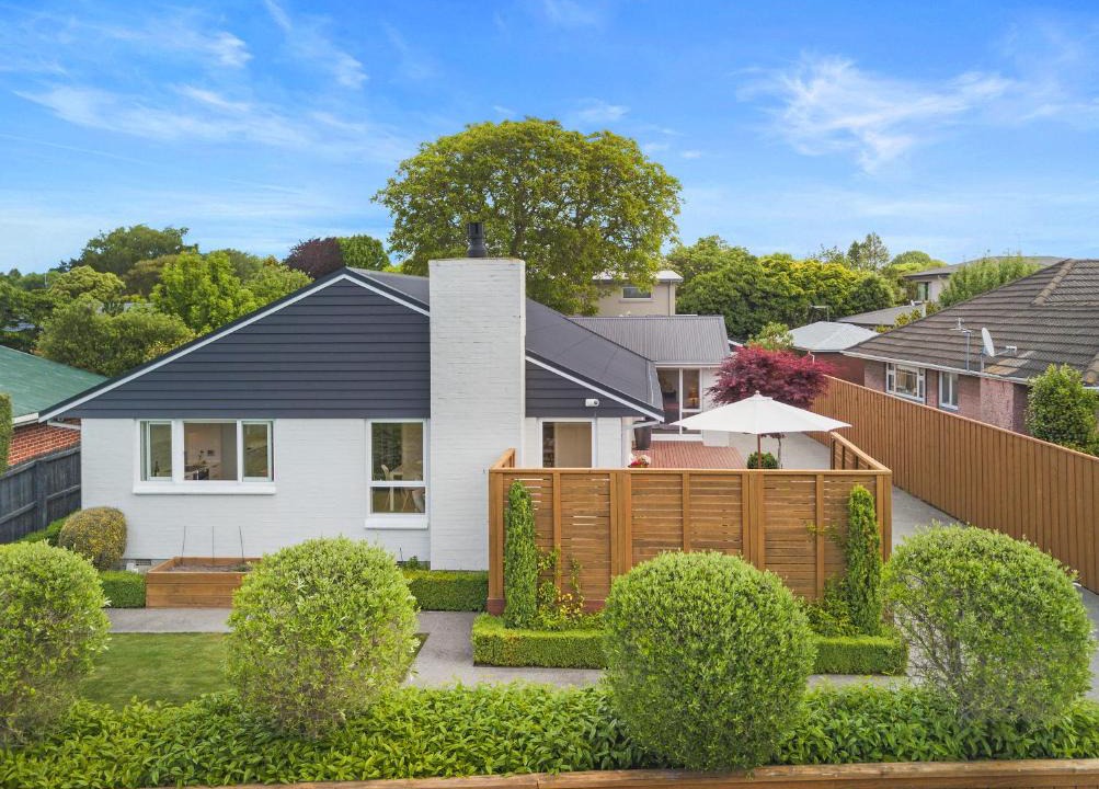 Christchurch House | Spacious Family 4BR Home, Near Airport, Free Parking