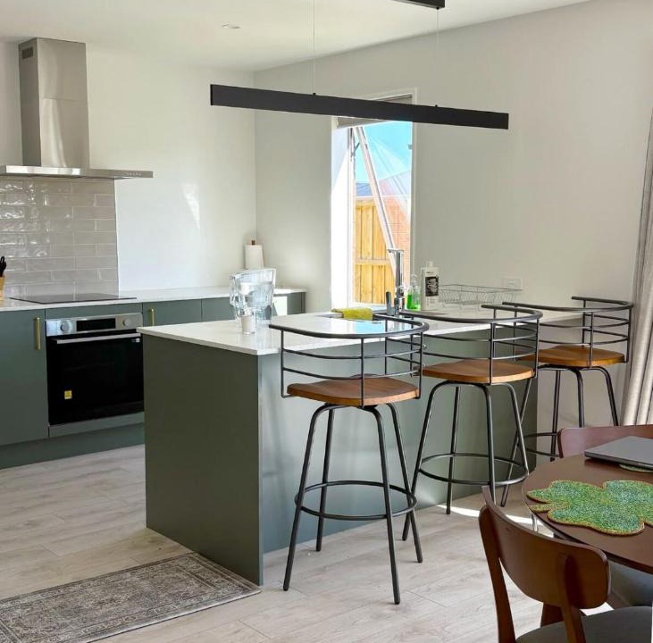 Rolleston House | Spacious Family Home In Rolleston 2 Bedrooms With 3 Beds