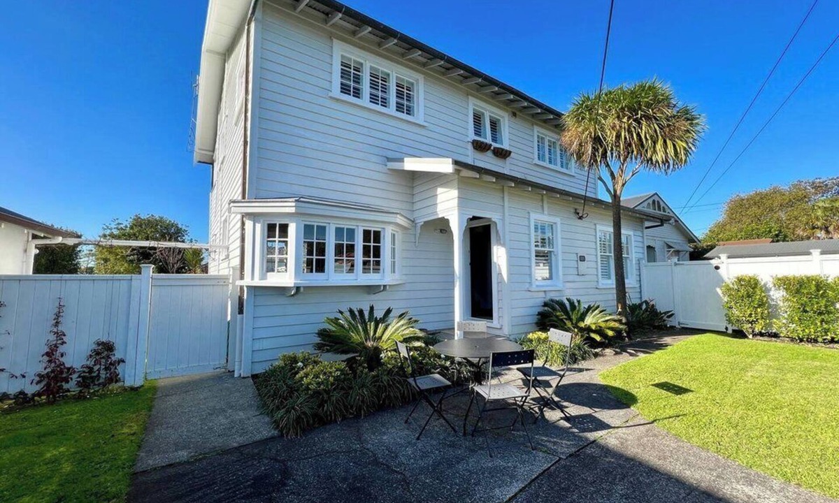 Devonport House | Spacious Haven by Bespoke Stays