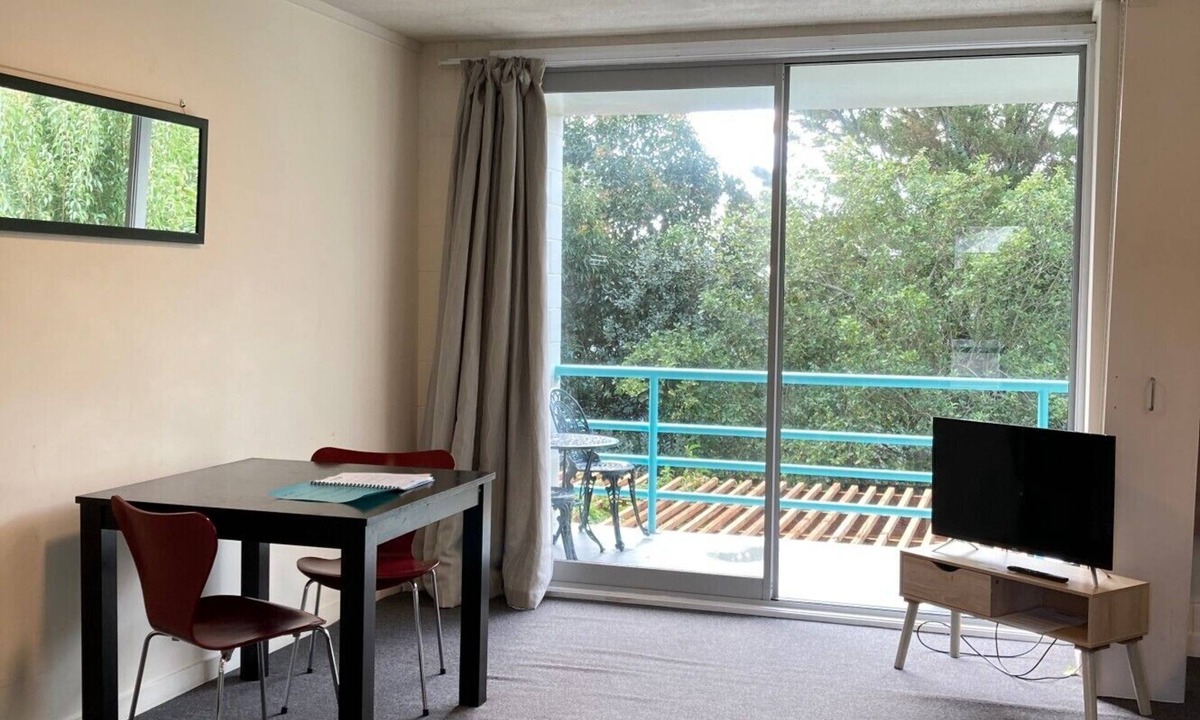 Epsom Apartment | Spacious Self Contained Studio Apartments