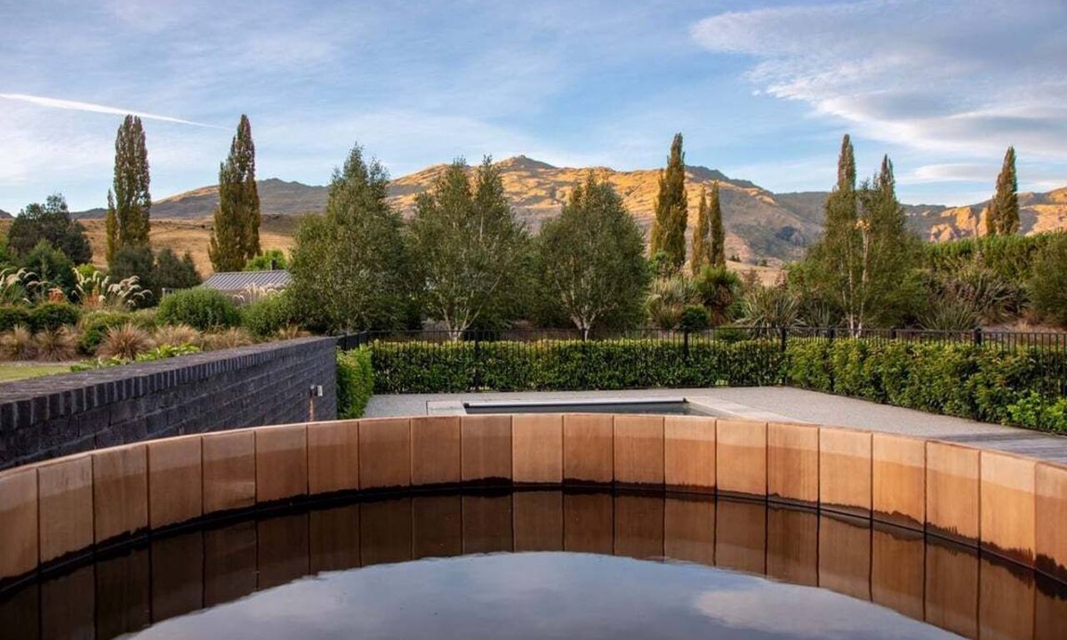 Speargrass Flat House | Speargrass Villa | Luxury | Hot Tub | Pool