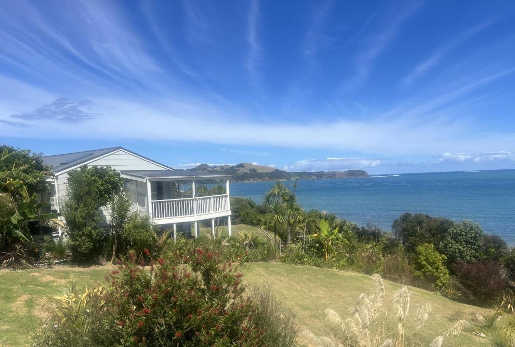 Opononi House | SPRING SPECIAL Stay 4 nights & only pay for 3 180 Degrees Opononi