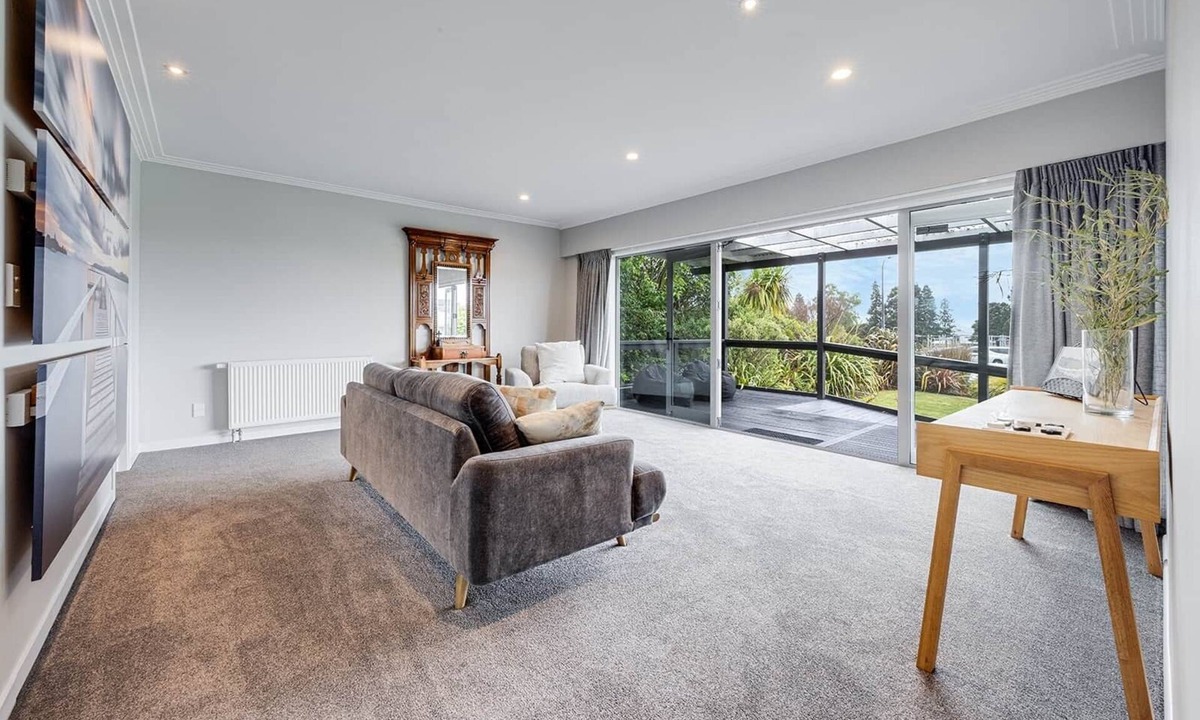 Taupo House | Stay Central - Taupo
