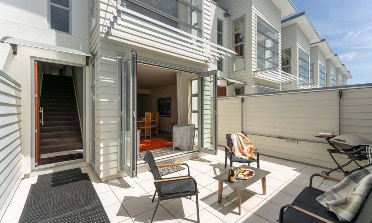 Taupo House | Stay Central Taupo - right in Taupo's CBD!