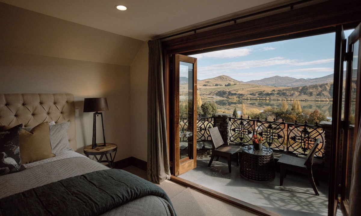 Lake Hayes Cabin | Stoneridge Estate