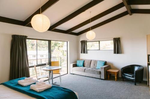 Kaiteriteri House | Studio Sea View Upper Level