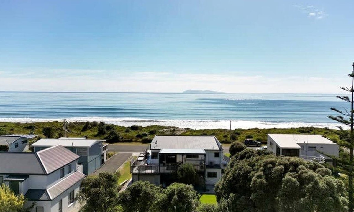 Waihi Beach House | Stunning Beachfront Holiday Home with Dual Sun Decks Near Waihi Beach Village | Waihi Beach, Bay of Plenty