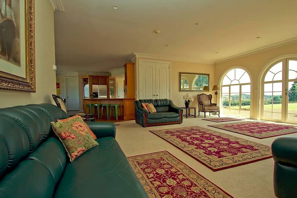 Hamilton Cabin | Stunning Countryside Getaway in Hamilton, North Island